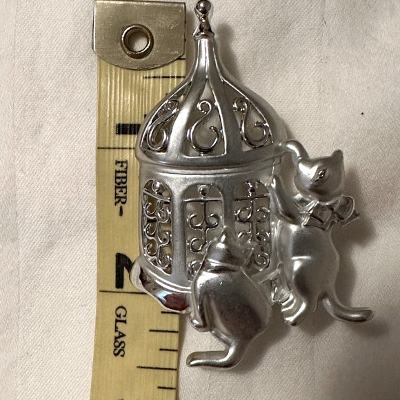 Danecraft Brushed Silver Tone Cat Brooch - Picture 3 of 7